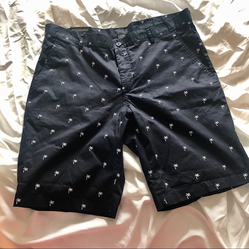 🩳 H&M Slim Fit Navy Khaki Shorts w/ Print